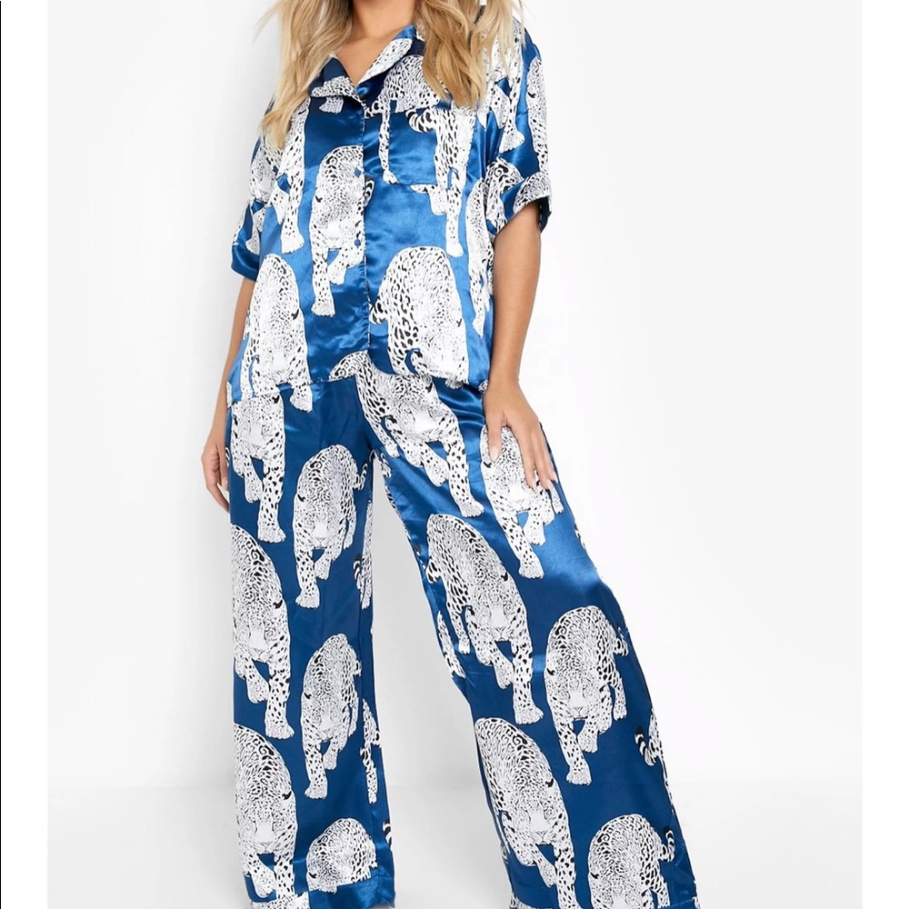 NWT Plus sz 24 Leopard Print Satin Long Pj Set in Blue.
